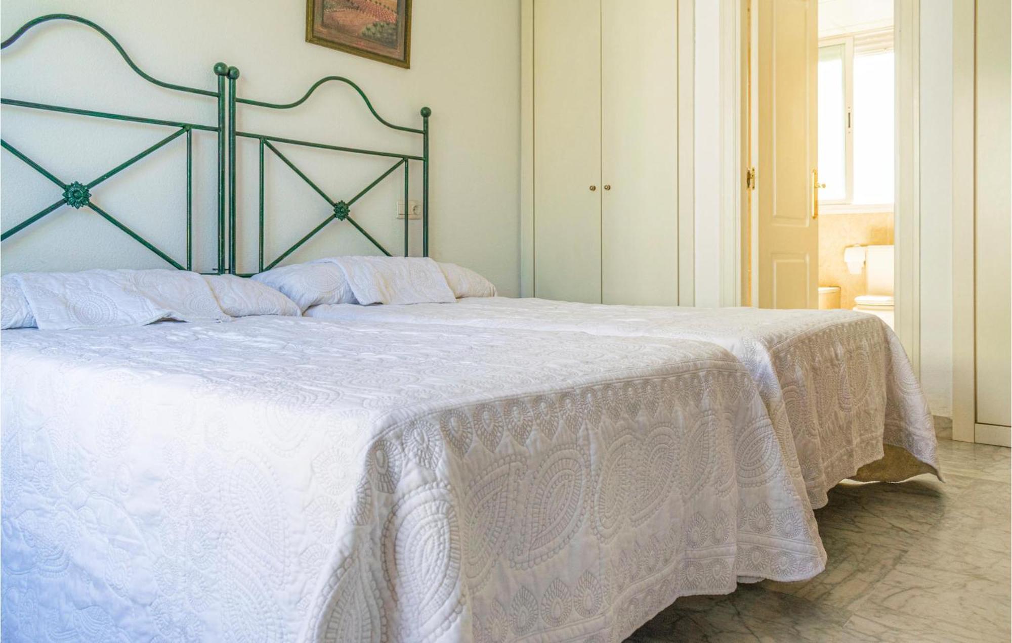 Lovely Apartment In Marbella With Kitchenette Exteriör bild
